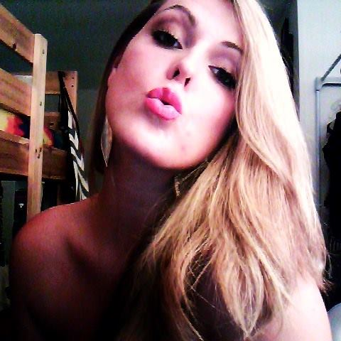 KristineLonng's profile picture. Internetaholic. Evil food expert. Friendly organizer. Alcohol ninja.