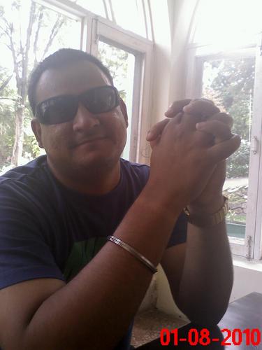 working for earning my bread......want to work for country...
