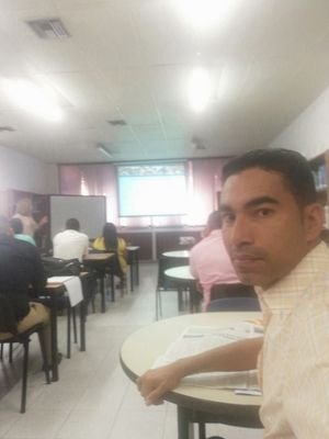 Profesional en La Educación de Lenguas Extranejras, amante de la literatura, la buena música, la naturaleza y viajes