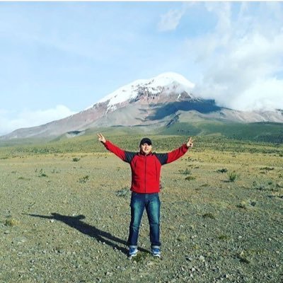 Este soy yo VIRGHI y me pasa lo mismo que a todo el mundo , me enfermo me alivio tengo deudas , lloro , rio creo en dios pero sobretodo quiero dejar huella