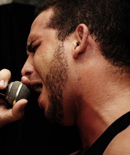 Sou Leonardo Souza, Baiano, Casado, Cristão, Adm, Compositor