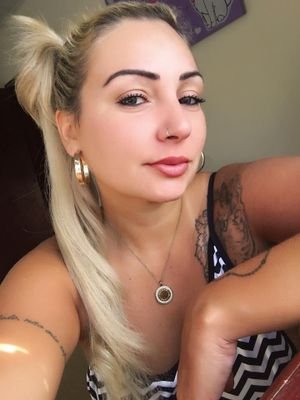 je suis une femme aimante et sincère et j'ai une fille je suis célibataire