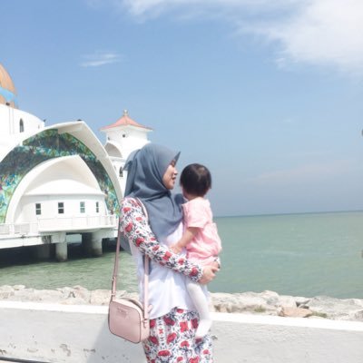 nfcg_'s profile picture. Married to my bestfriend; F. Nyctophobia.