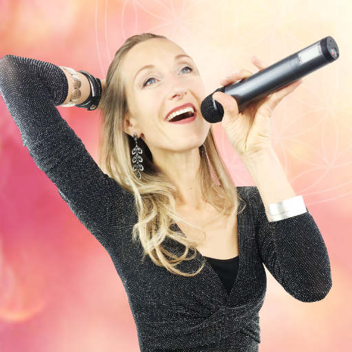 Professionelle Stimme und mitreißende Performance . Sängerin für Trauungen, Dinnermusik, Live-Show-Acts & Partymusik mit Band - https://t.co/pYABYCFTHq