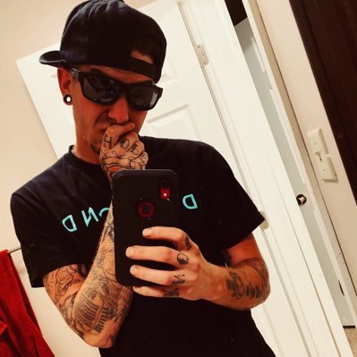 h34rt0faly0n's profile picture. It's okay to build a bridge down to the ground, right where you should have built a moat