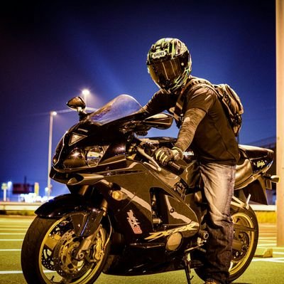 もとはバイク垢だけど、今は育児ばかりでバイク封印中。
趣味は筋トレ、シーシャ、釣り、バイク、車、我が子と遊ぶこと!
子供のためにかっこいいパパでいられるよう日々筋トレやってます💪
BP 170kg DL 190kg SQ 180kg