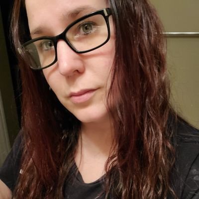 MomOfFerrets's profile picture. 