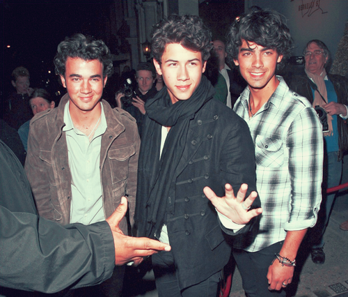 Jonas is my life♡ if you follow me i will follow you!. I love everything disney.