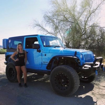 Roadtripping around North America & building my Jeep along the way 🔧 Follow my journey on IG: @MakeHerMean 🚙💙🗺