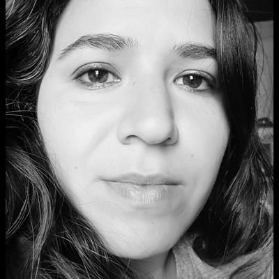 Eterna estudiante, de un poco de todo, para resolver la vida y ser feliz.
Técnica superior en Administración y gestión de servicios.