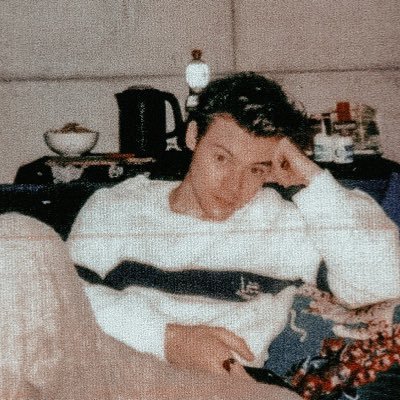 hookedonhazza's profile picture. harry styles. that’s my bio.