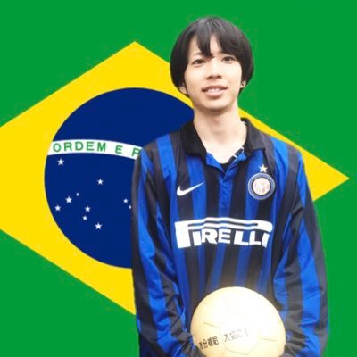PHENOMENONというチームでやっています。Youtubeで裏フランスピアノTVと題してフランスピアノ中川の密着をしています。⤵︎