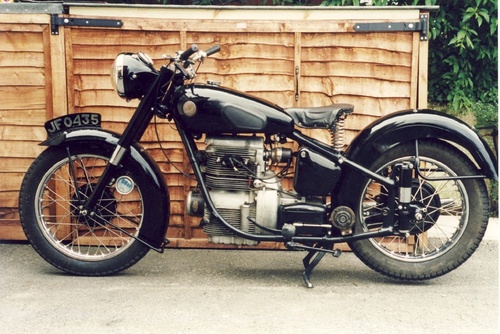 pieceofcoving's profile picture. Coving and ceiling rose expert by day with a passion for bikes