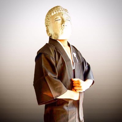 📈FX専業トレーダー📉 本気で勝ちたい奴のためにコミュニティを作っている。 資金があるとかないとかいいから本気で稼ぎたいなら一度コミュニティの扉を開くんだ。 LINE@もしくはDMだ。 何度も言うお金無くてもいいから気持ちをぶつけて来るんだ。何とかしてみせるから。