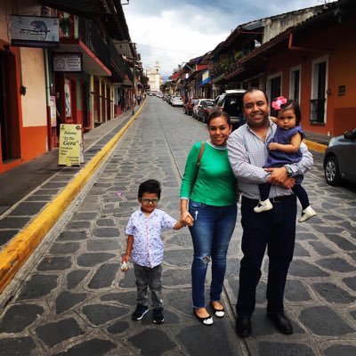 Esposo de Patatuchi, papá de Angelito e Isabella, abogado, soñador y emprendedor!!!