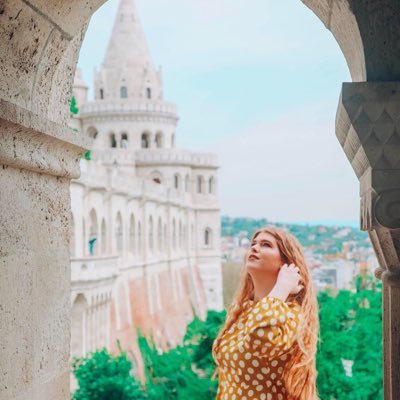 JesyElyse's profile picture. Reader of Books. Maker of Videos. Instagram @JesyElyse