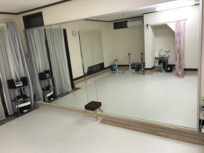 dancetgk's profile picture. 草加市八幡町の小さなダンススタジオです😊
いまは主にレンタルスタジオ(1100円／1h)やってます
敷居の低いコンテンポラリーダンス屋さんになりたくて500円でできるストレッチやスペシャルニーズ親子ダンスのサークル🎵、
個人・グループで気軽にオーダーできるプライベートレッスン🕺👬、振付を行っています✨