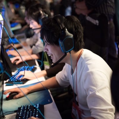アラサーサラリーマン。システム/インフラ/サーバーエンジニア👨💻。VALORANTから逃げるな。CrossFire(故)。フォロー返します。🔑 @bigmac_ojisan