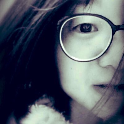 Angelin54618991's profile picture. we are all in the gutters, but some of us are still looking at the stars.