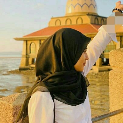 Be the reason someone smiles. Be the reason someone feels loved and believe in the goodness in people.