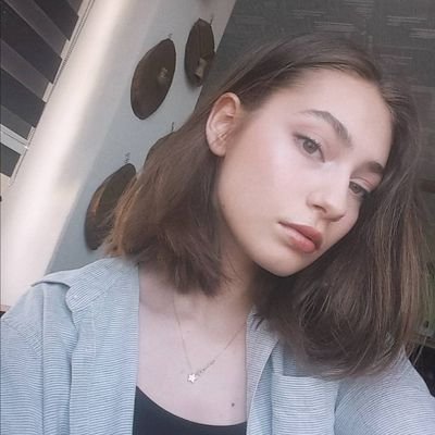 ahsenozer34's profile picture. Senin aşkın beni kara gözlüm deli ediyor