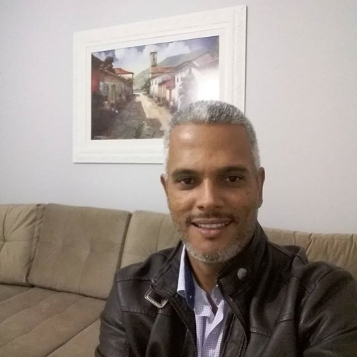 Carioca ,
Pai do Manuel.
Professor de história e filosofia.
Cristão /Evangelista