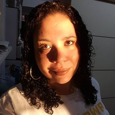 lilipereira's profile picture. Capricorniana, feminista, umbandista, filha de Nanã  e esclerosada.