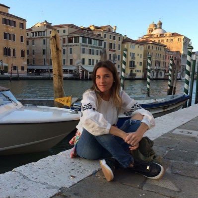 Lubolattii's profile picture. ⚜Que la palabra éxito tenga una definición personal. Según tus anhelos y tu sentido de la felicidad,según tu propia vida⚜