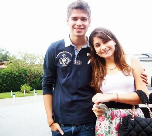 seguido e oficial desde 17/08/10  Se ama o Gustavo assim como eu ? siga aqui e faça parte da familia Foshi , dona : @camis_sousa