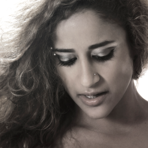 thanaepac's profile picture. #Omanigreeksinger Performer, Singer song writer.