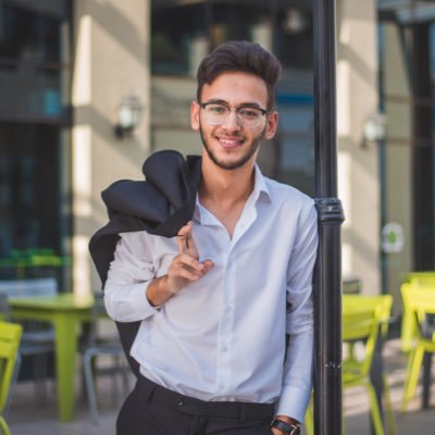 شاب وسيم اعزب يبلغ من العمر 23 عامً يدرس في كلية حقوق لديه الكثير من المعجبين والاموال والعقارات في جميع أنحاء العالم لمزيد من المعلومات⬅️ الانستا : m7med_3mr