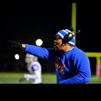 Dline junkie. Slow feet don’t eat. DeMatha Associate Head coach/ Defensive line/Recruit coordinator