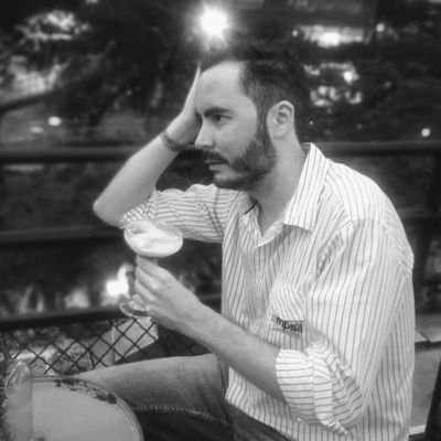 Si estás aquí es porque seguramente me conoces y no necesitas que te diga quién soy; si estás aquí y no sabes quién soy, es mejor que no lo sepas.