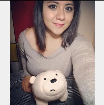 Pequeña, risueña, soñadora... Viviendo al máximo el presente, aprendiendo del pasado y esperando ser sorprendida por el futuro.
