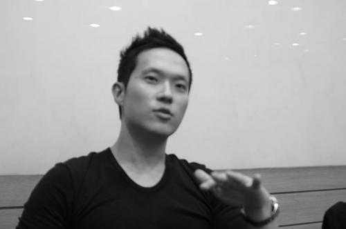 To the Great Entrepreneur. 세상을 멋지게 변화시키는 사업가. The Great Energy Booster.  세상 모든 이의 진실한 꿈의 실현을 돕는 부스터. It's Zwon. 나 Zwon.