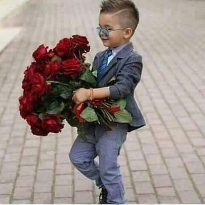 بكالوريوس ادارة اعمال+دبلوم إدارة عامة.
اهوى..الفن+ كتابة الشعر+ كتابة السيناريو+كتابة الروايه+كتابة القصائد والشعر الغنائي...
حبيبتي الحلوة...روحي وقلبي..
