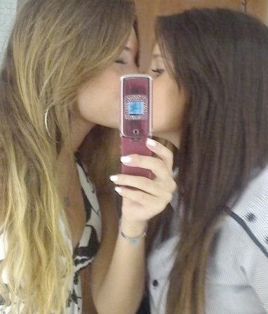 aline_fernada's profile picture. 