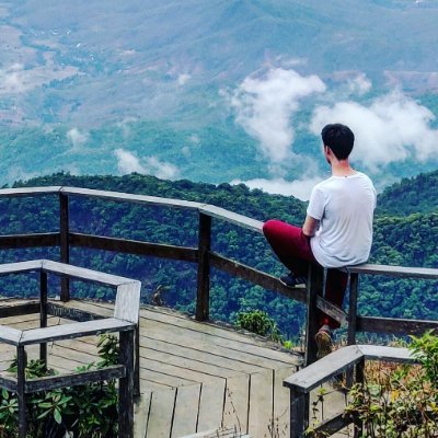 Français de taille moyenne vivant au Cambodge depuis janvier

Je suis aussi développeur web et j'aime voyager et manger

IG : hota_insta