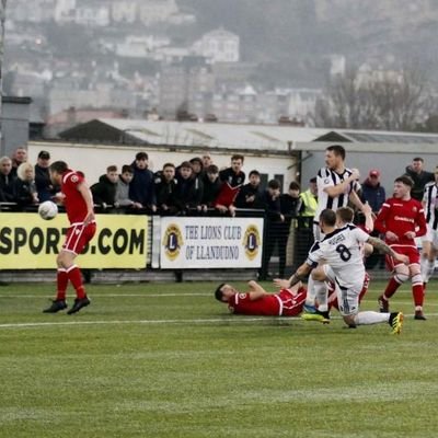 Ripe old age of 32,Play for @LlandudnoFc. Europa League vet and all time record goalscorer😜Married to the beautiful Chloe,Dad to the perfect Charlie and Axel.