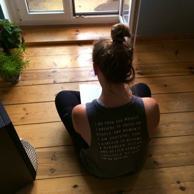 Caro_Reif's profile picture. Ein Leben ohne Bücher ist möglich, aber sinnlos. Hat einen sehr großen SuB. 📚Turnt gerne rum.🤸‍♂️Coffee first. ☕️