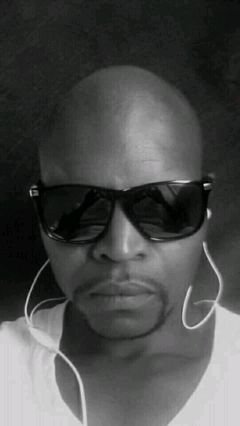 simceli95279379's profile picture. i fall in love with souls not faces coz there's too many pretty faces with shitty personalities 😏