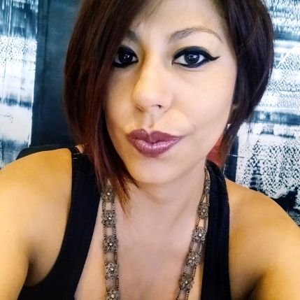 momo_di's profile picture. 