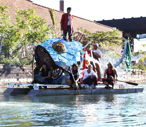 Swimming Cities is a Brooklyn-based collective that builds sculptural watercrafts on which we produce events and performances.