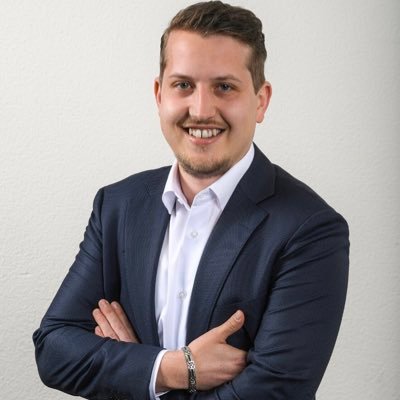 Wohnhaft in Wetzikon, Mitglied @JFZH, arbeite bei einer Zürcher Grossbank als Kundenberater