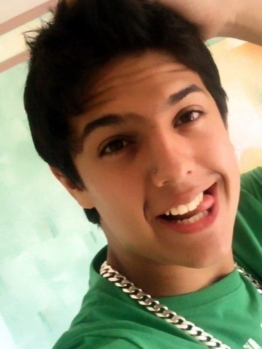 mauriciocbrito's profile picture. Meu twitter é em francês.Mas eu tomo banho. Background estranho, mas eu sou legal. Escrevo verdades, mas eu sei mentir. J'suis ur nightmare, dude!