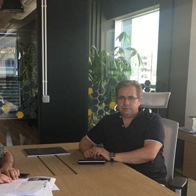 Aldanma cahilin kuru lafına, Kültürsüz insanın külü yalandır, Hükmetse dünyanın her tarafına, Arzusu, hedefi, yolu talandır... #Aşıkveysel