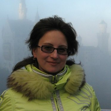 Привет! Я Таня и я таргетолог Фейсбука и Инстаграм. Полтора года я мучаю клиентов брифами, пикселями, а потом приношу им лидов и продажи.