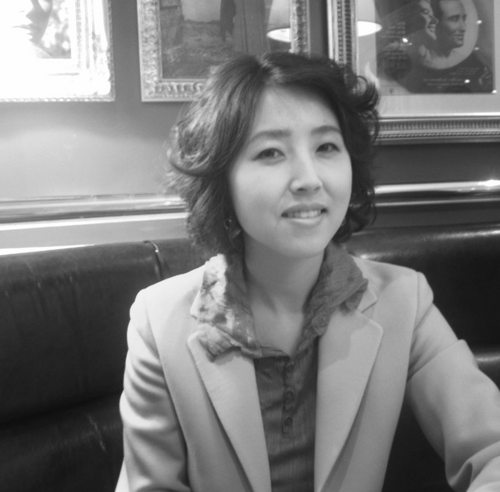 Emo_Coach's profile picture. 감정전문가/한국감성스킬센터 센터장 / 성균관대 MBA 교수/ 매일경제 칼럼니스트 / EBS, MBC 등 감성프로그램 출연 및 자문/ [감정을 다스리는 사람 감정에 휘둘리는 사람], [감정에 휘둘리는 아이 감정을 다스리는 아이], [하트스토밍] 등 저자/임원코치