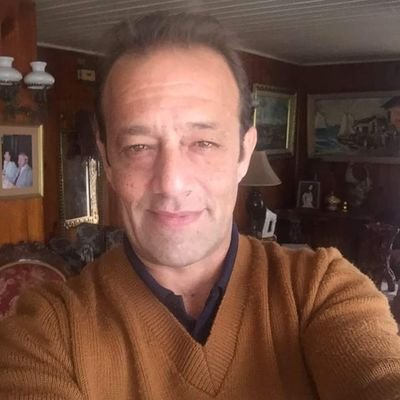 Ingeniero Informatico y profesor de física.
El diablo me susurró al oído: no serás capaz de soportar la tormenta, y yo le dije al diablo... Yo soy la tormenta