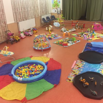 A Dad’s Baby & Toddler Group giving Dad’s the opportunity and the confidence to meet other Dad’s & enjoy Messy Stay & Play with their little one’s to explore 😃